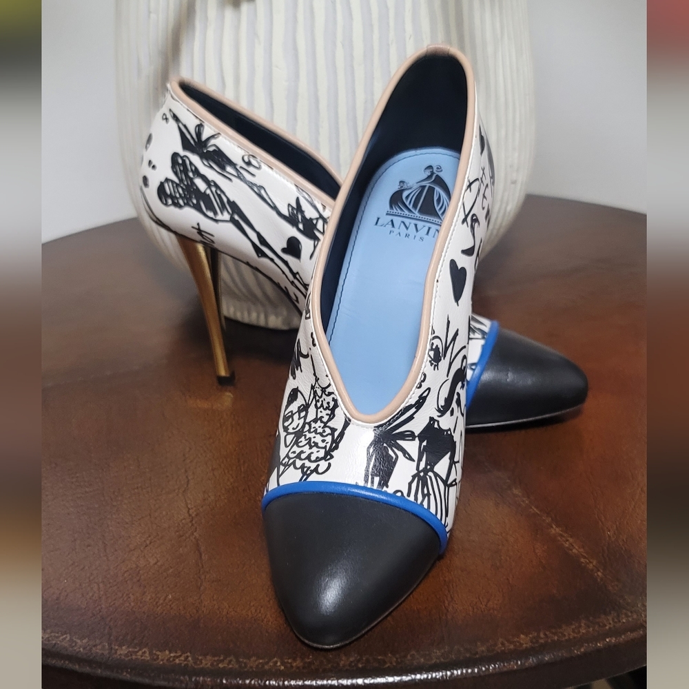 LANVIN PRINTED CAP-TOE V NECK PUMP WHITE/BLACK PRE-OWNED SIZE 37.5 EXCELLENT !!